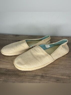 L.L.Bean Canvas Slip On Cream Flats (7 1/2)